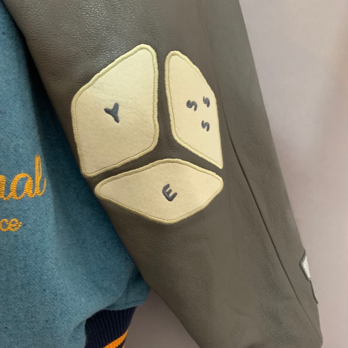 M 예스아이씨 소가죽 모바일 바시티 스타디움 자켓 상품이미지7