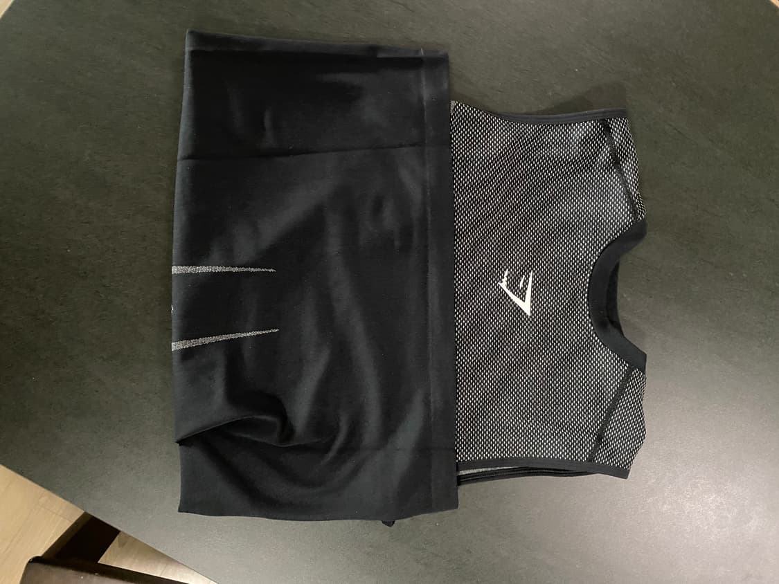 Gymshark onyx v5 화이트 탱크 M(네고가능) 상품이미지1