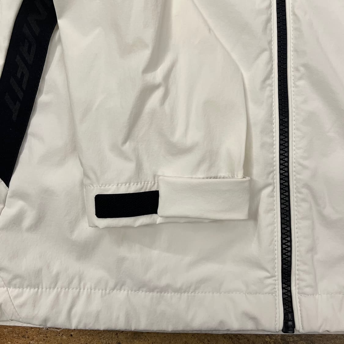 [정품/L] 다이나핏 화이트 바람막이 후드집업 b17 상품이미지7