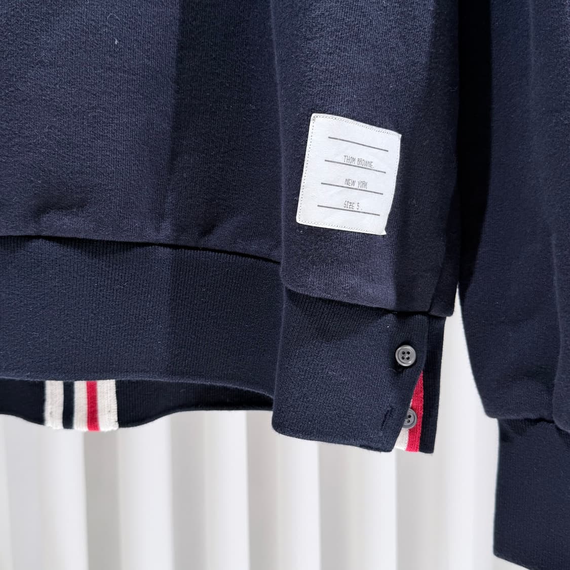 (A+/5) / 톰브라운 백 삼선니트라이닝 사이드버튼 맨투맨 네이비 상품이미지2