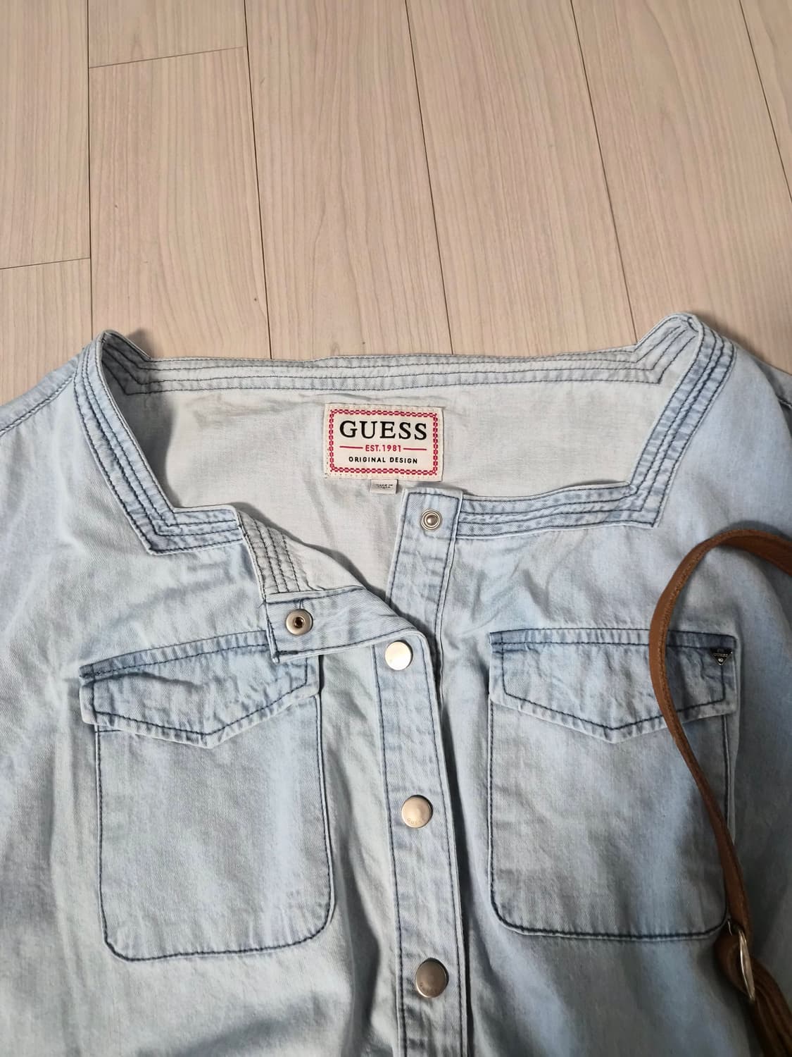 [GUESS] 게스 정품 스퀘어넥 퍼프 데님 블라우스 (S) 상품이미지3