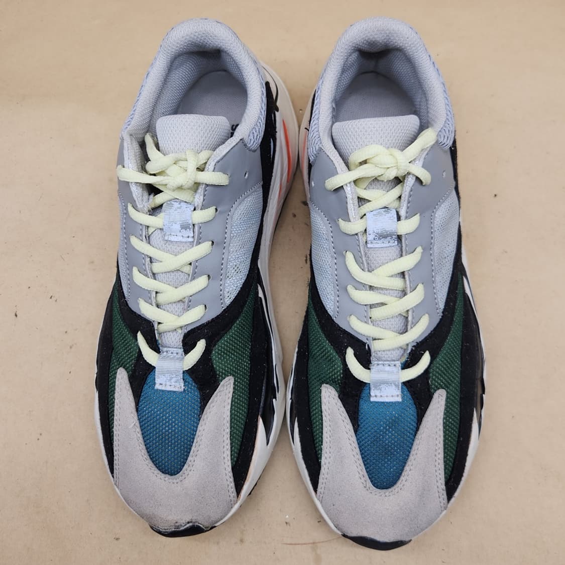 아디다스 700 남성운동화280 상품이미지2