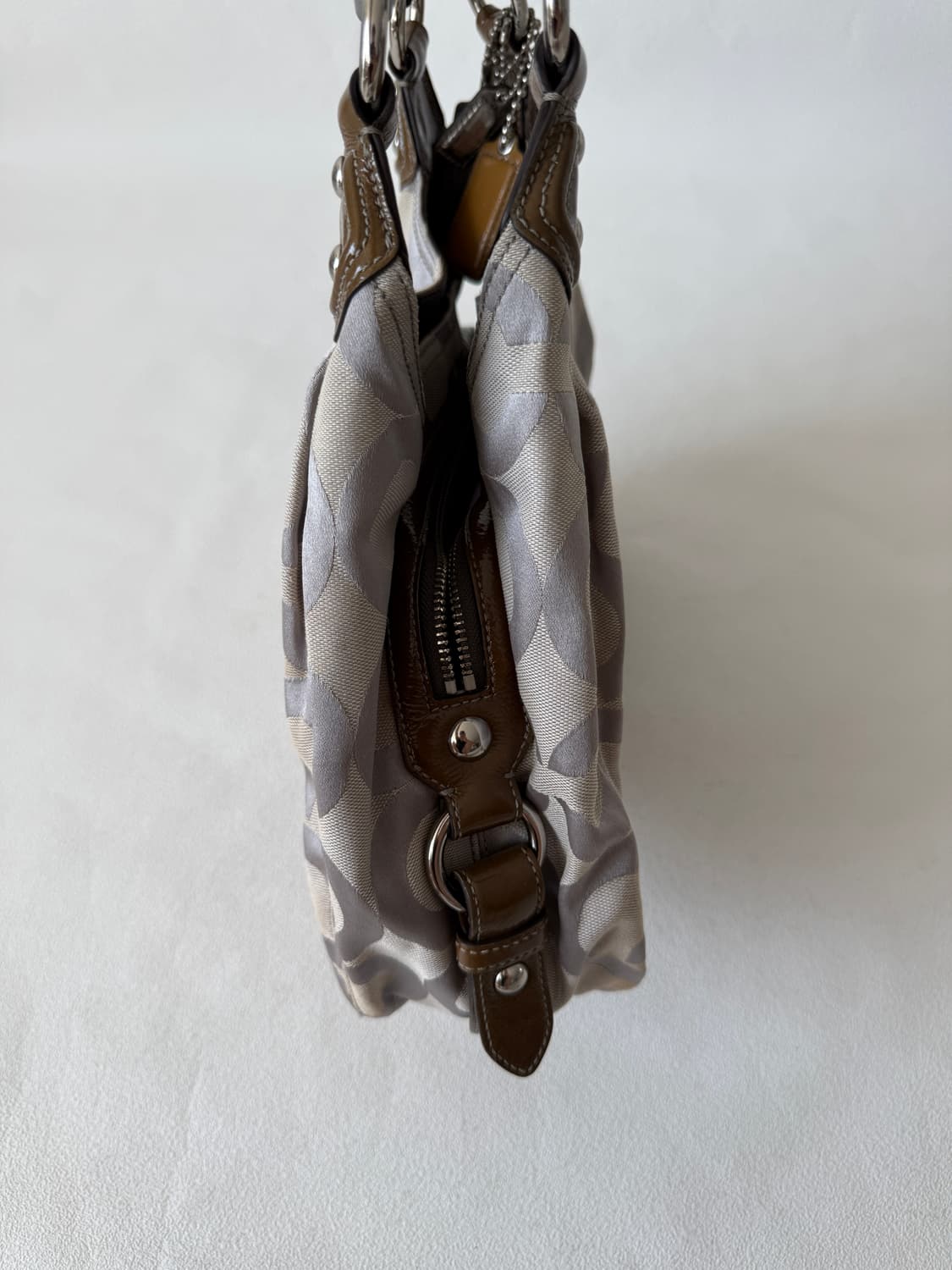 코치(Coach) 모노그램 숄더백(내외부 로고 갈라짐) 상품이미지4