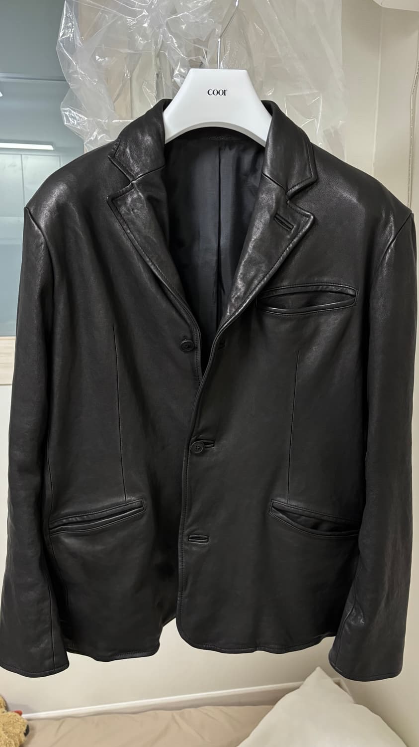 쿠어 램스킨 워시드 쓰리 버튼 블레이저 (블랙)  상품이미지1