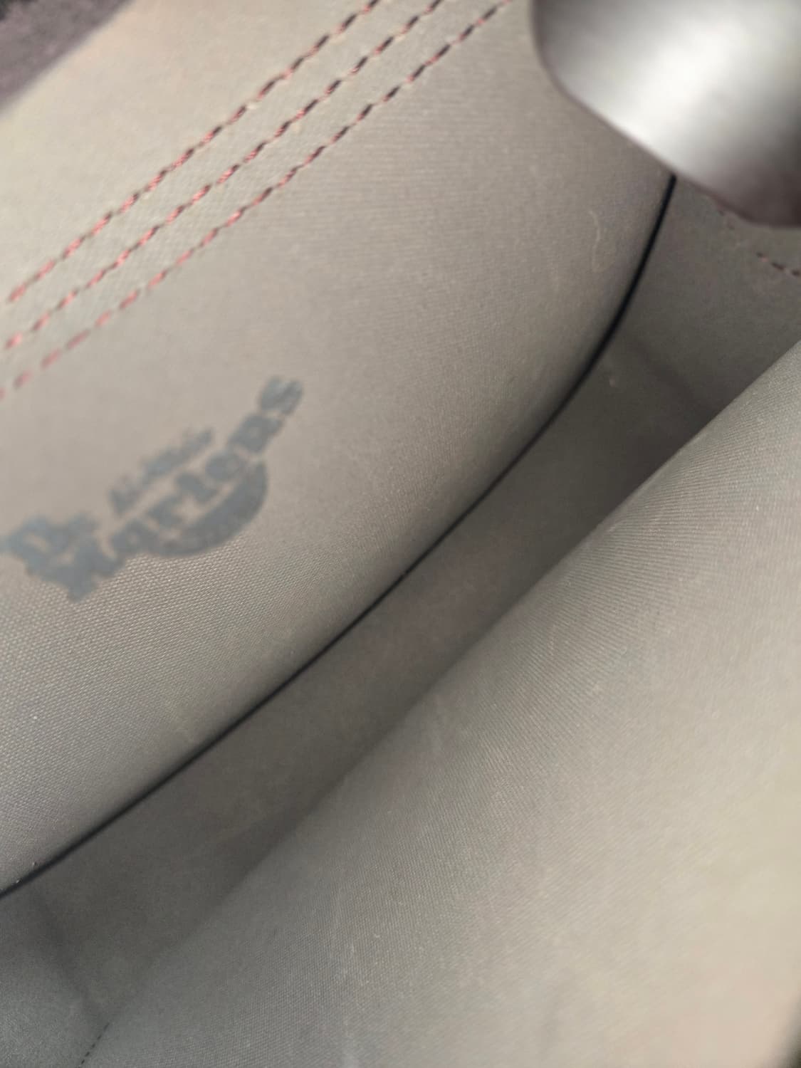 닥터마틴 11인치 비건 사첼 크로스백 - 버건디 [정품] 상품이미지3