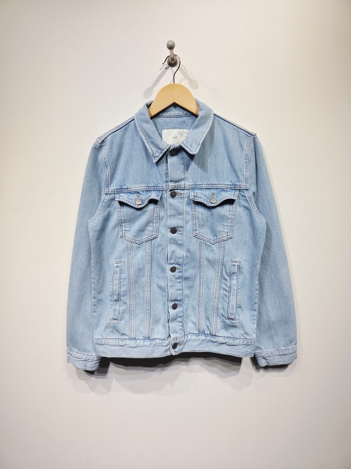 PLAC 플랙 뒷면 레터링 연청 데님 자켓 상품이미지2