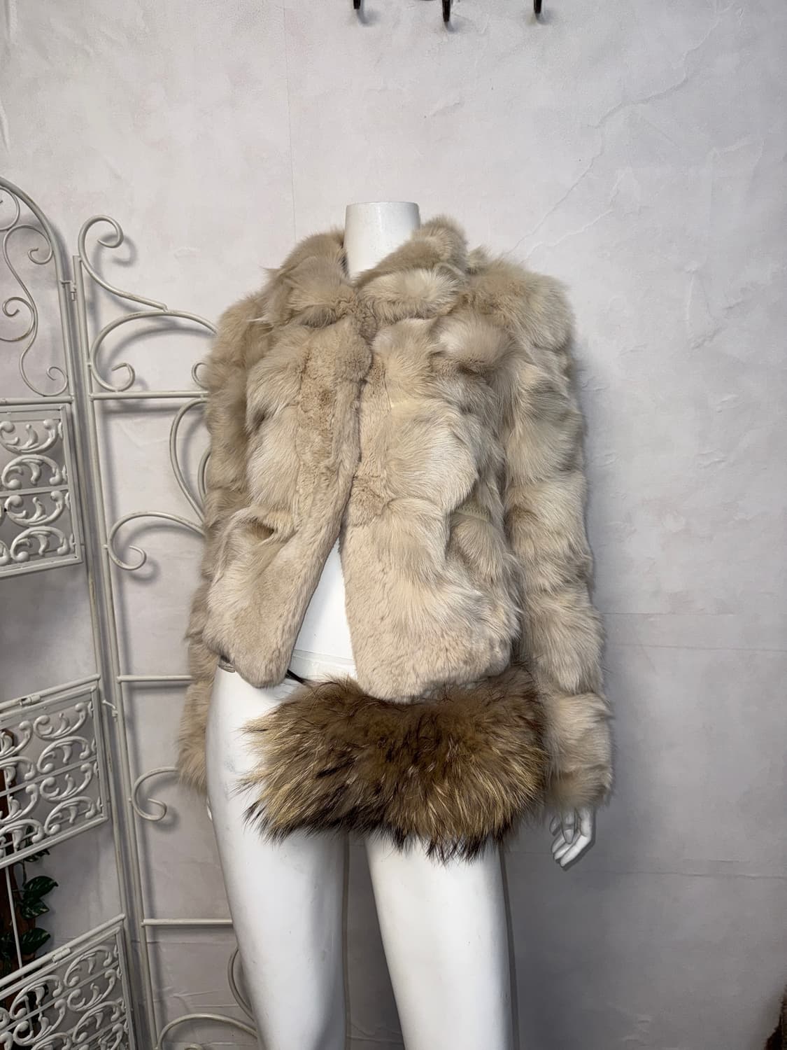 Ivory stitch detail fox fur jacket  상품이미지5