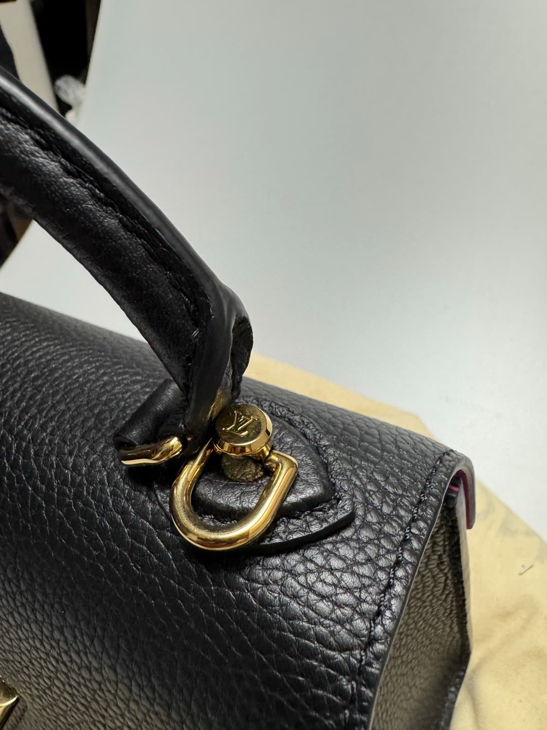 루이비통 트위스트 원핸들 pm 블랙. 상품이미지5