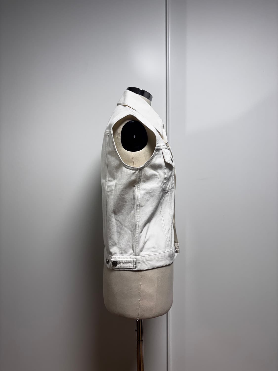 새상품) 21SS 메종 마르지엘라 포스티치 화이트 데님 베스트 상품이미지5