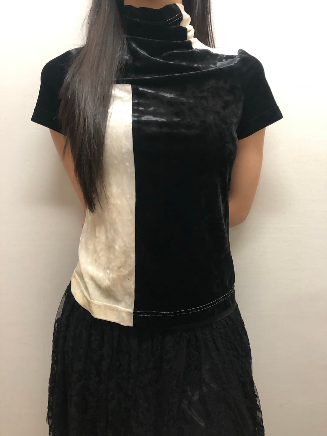 빈티지 블랙 앤 화이트 벨벳 탑 상품이미지2