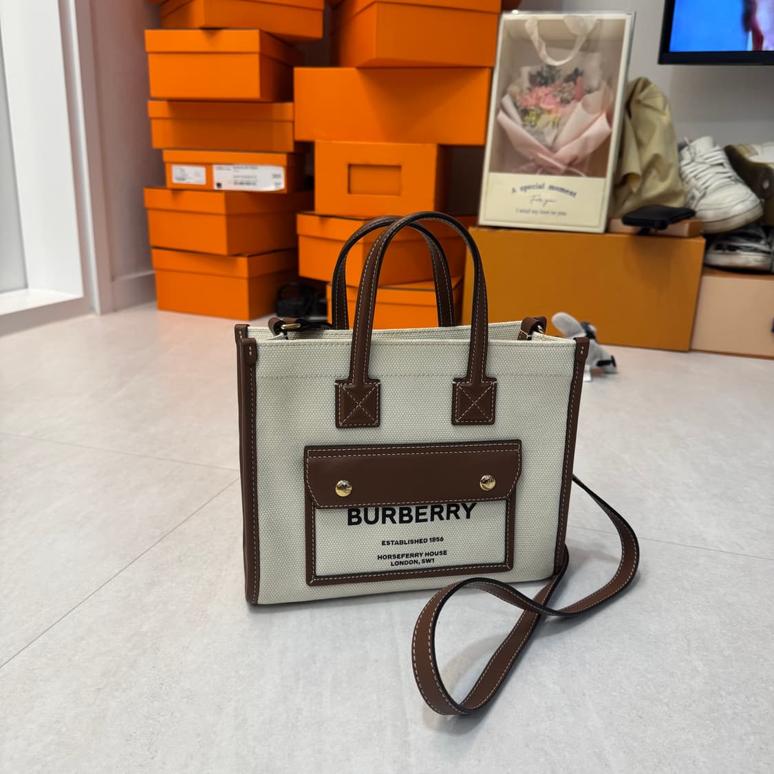 버버리 프레야 토트백 미니 상품이미지1