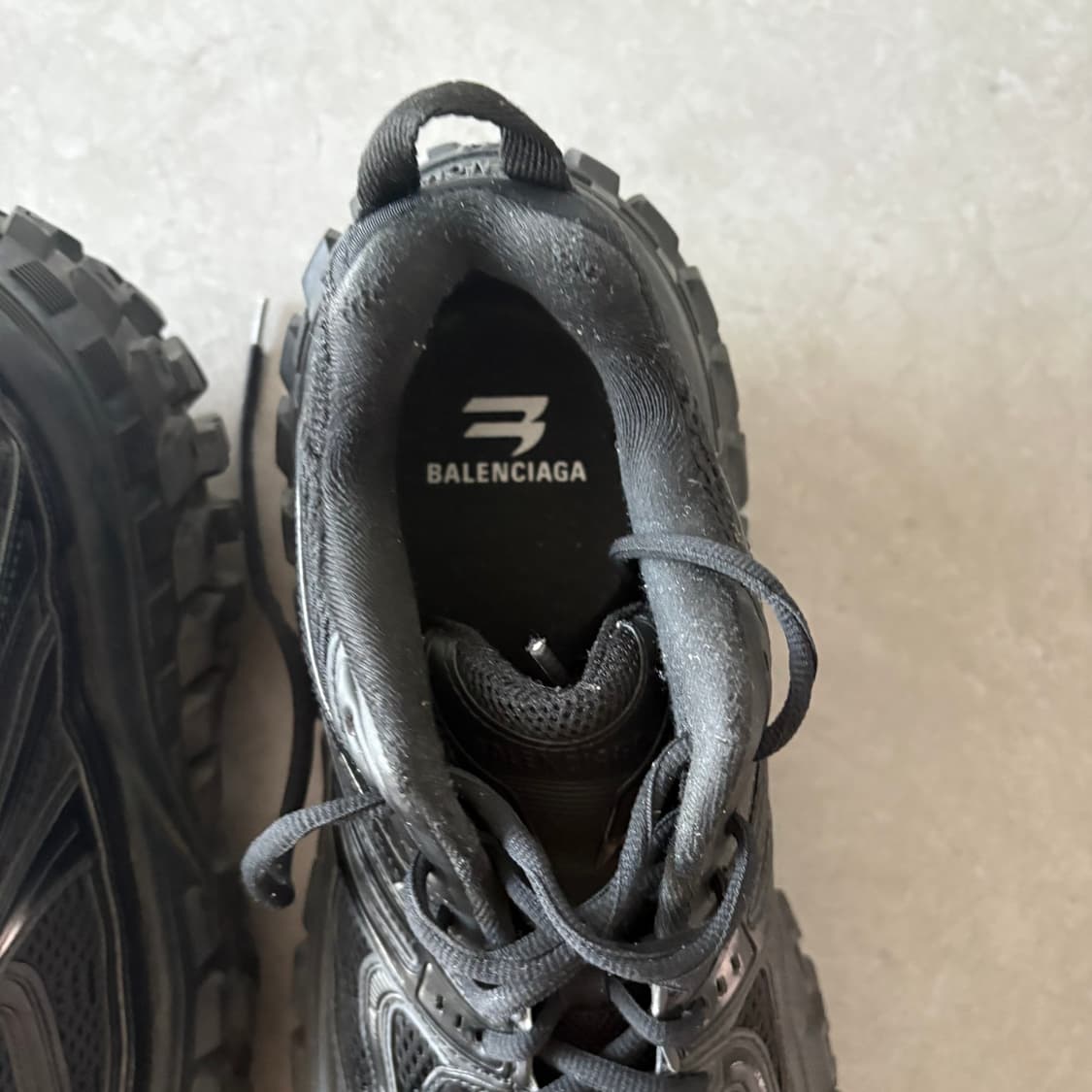 발렌시아가 디펜더 43 상품이미지3