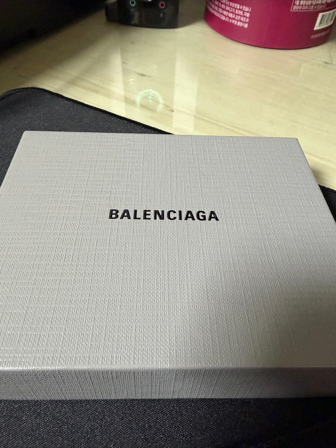 발렌시아가 크러쉬 카드 홀더 퀼티드 블랙 상품이미지3