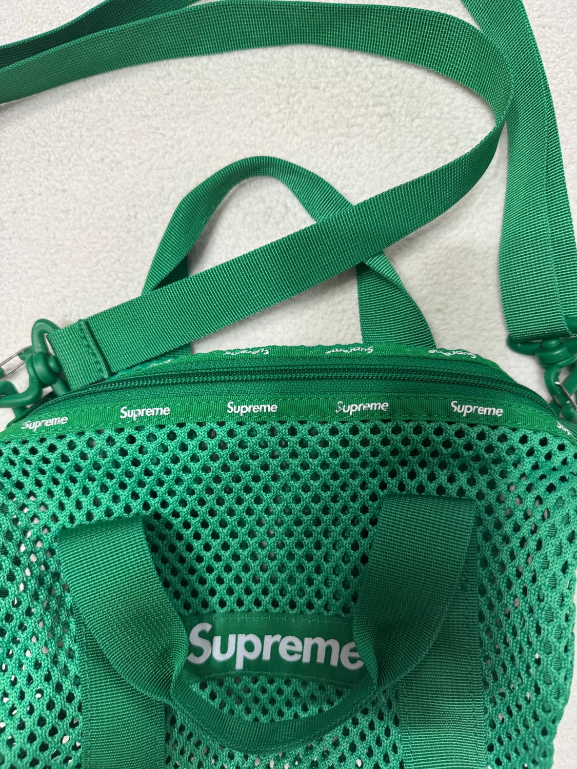 슈프림 메쉬 미니 더플백 그린 - 23SS 상품이미지2