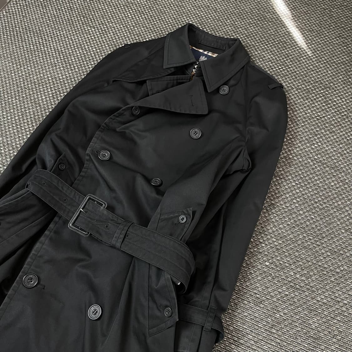 아쿠아스큐덤 블랙 더블 트렌치 코트 상품이미지8