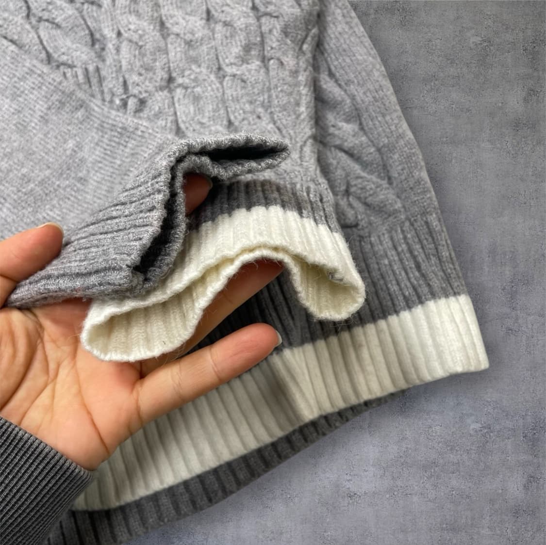 톰브라운 그레이 사선 케이블 브이넥 가디건 상품이미지5