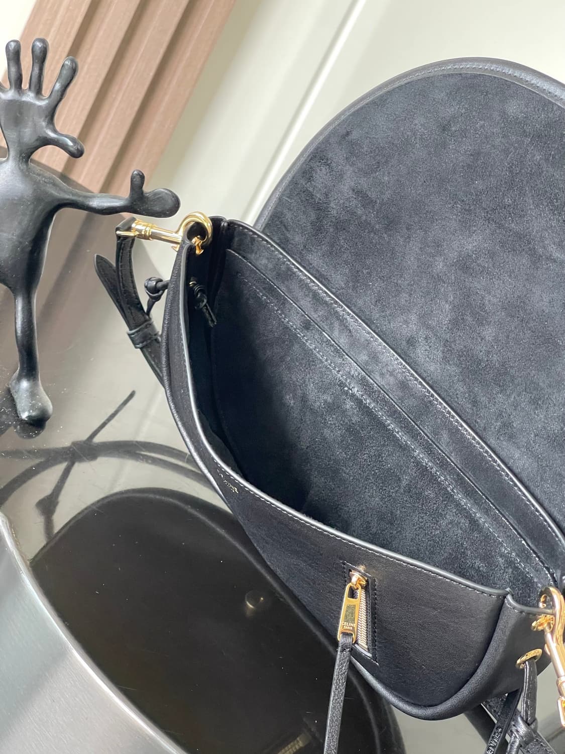 Celine정품 리틀 하프 문 소프트 트리옹프 - 서플 샤이니 램스킨 상품이미지5