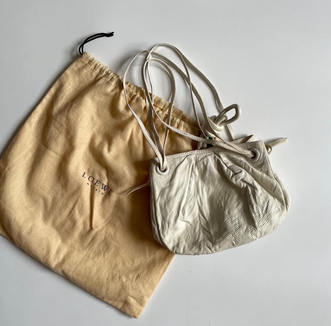 로에베 스트링 백 상품이미지2