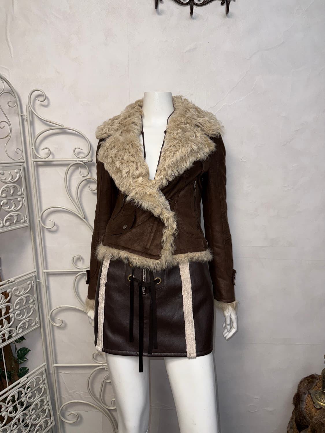 Dark brown lamb fur buckle mustang 상품이미지5