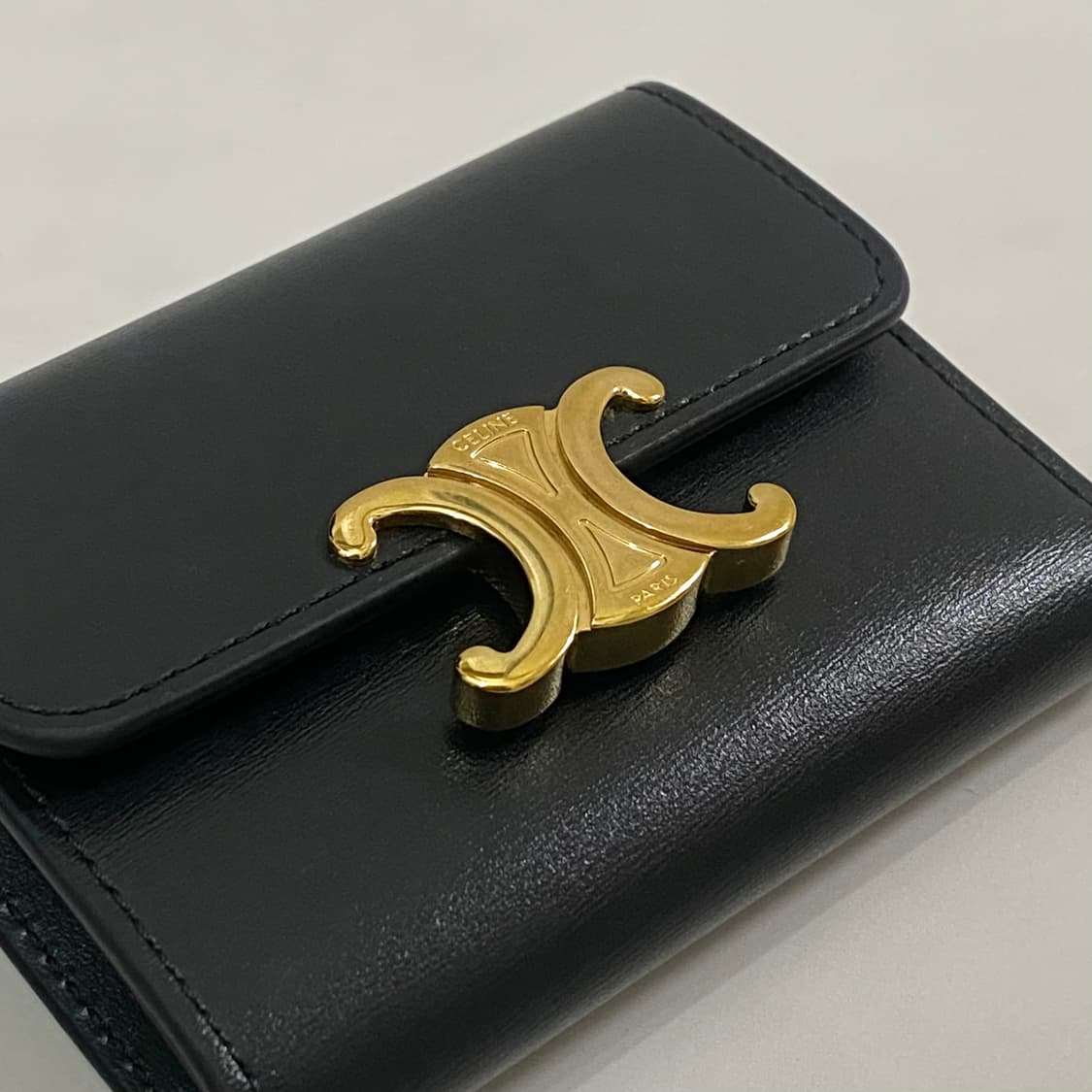 셀린느 컴팩트 월렛 코인 트리옹프 샤이니 카프스킨 여성 반지갑 블랙 정품 상품이미지8