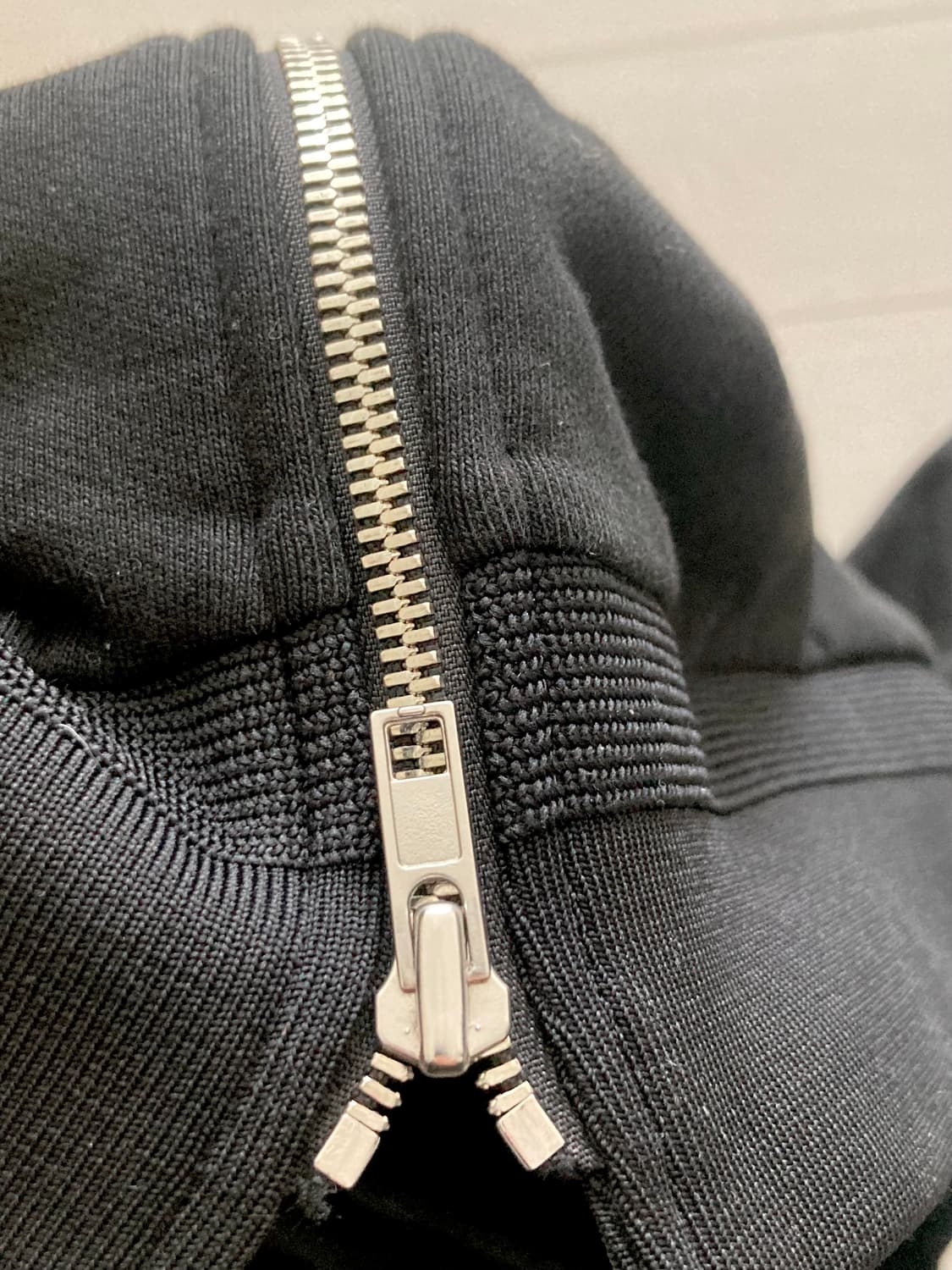 juun.j 준지 블랙 사이드 지퍼 맨투맨  상품이미지6