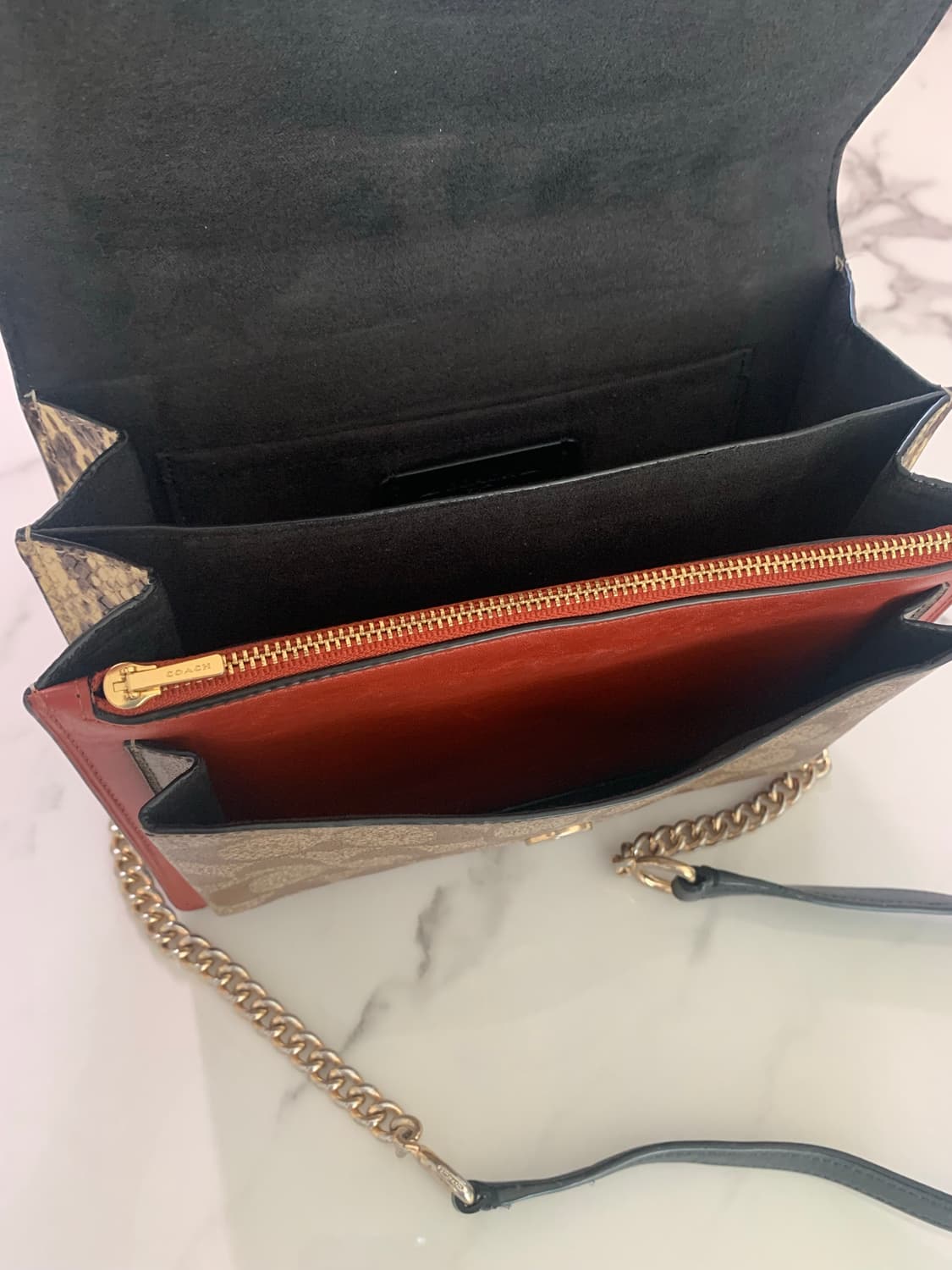 코치 블랙 체인 크로스백 상품이미지5