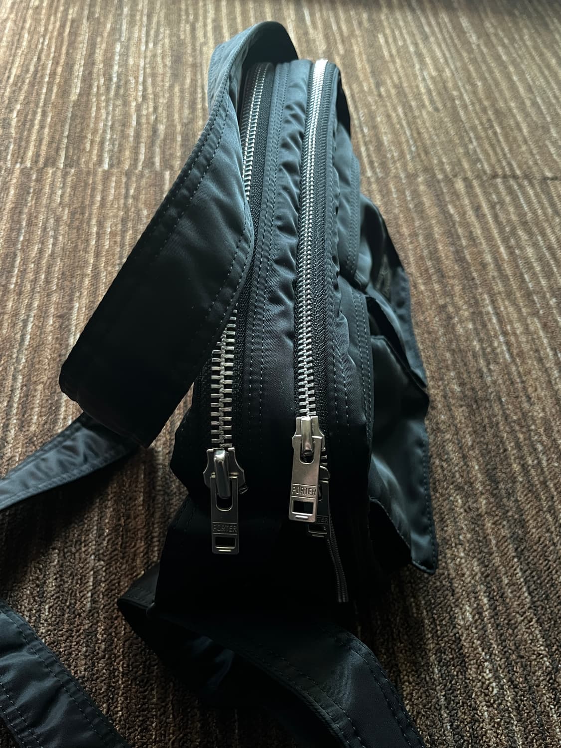 포터 탱커 숄더백 스몰 블랙 상품이미지3