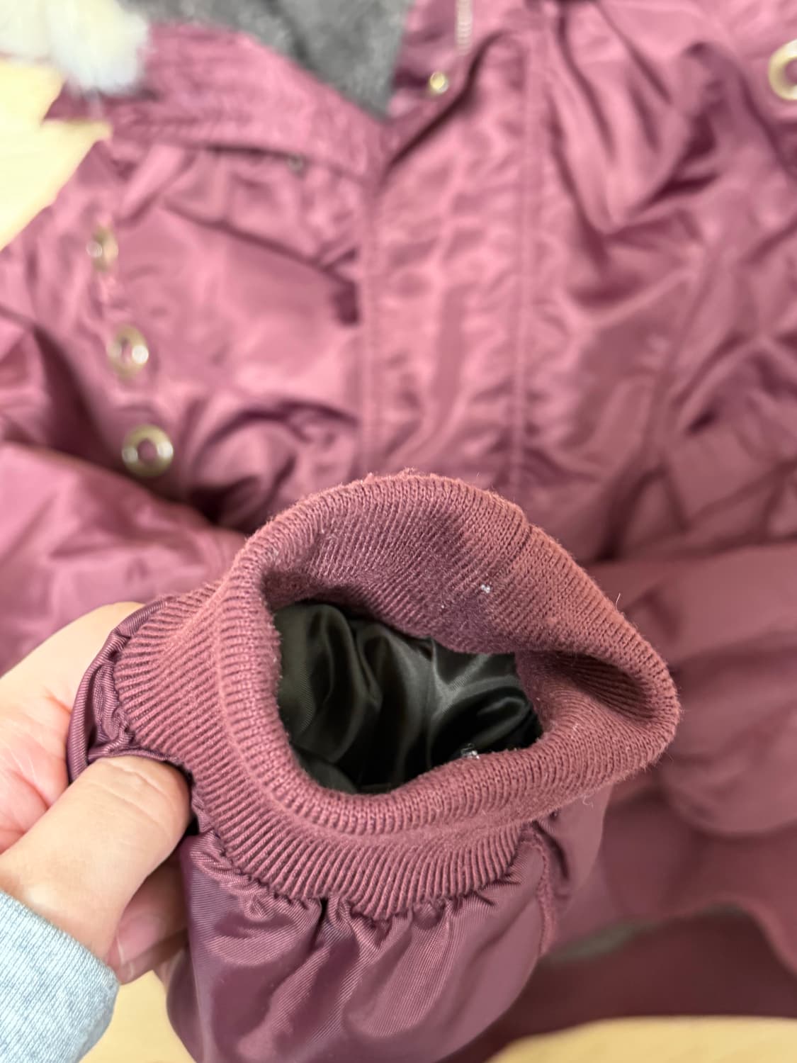 팬시클럽 아일렛 퍼 버건디 색상 상품이미지3