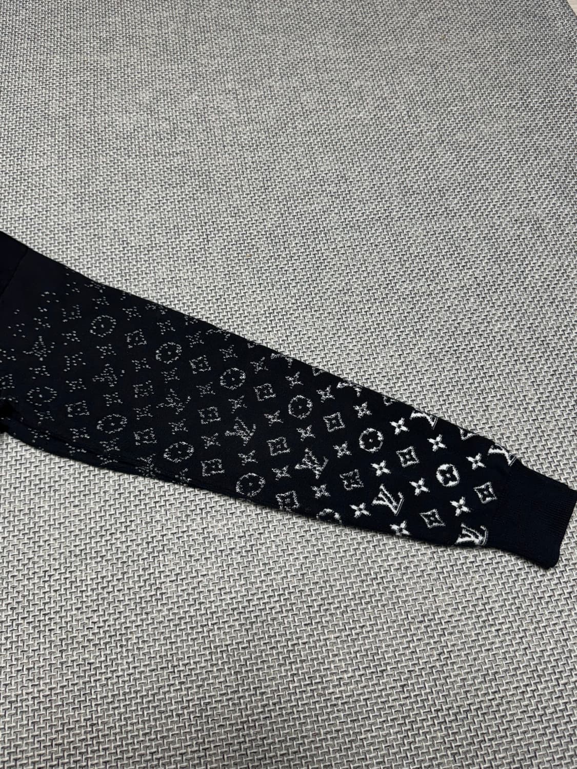 루이비통 그라디언트 모노그램 니트 상품이미지5