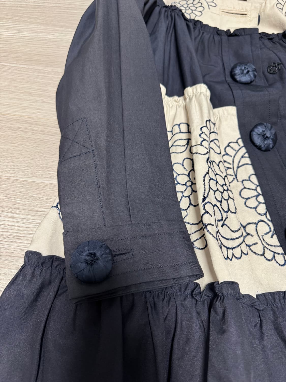 이태리브랜드 호루스 [Horus] 고풍스러운 꽃자수 배색 원피스 (상태 상품이미지5