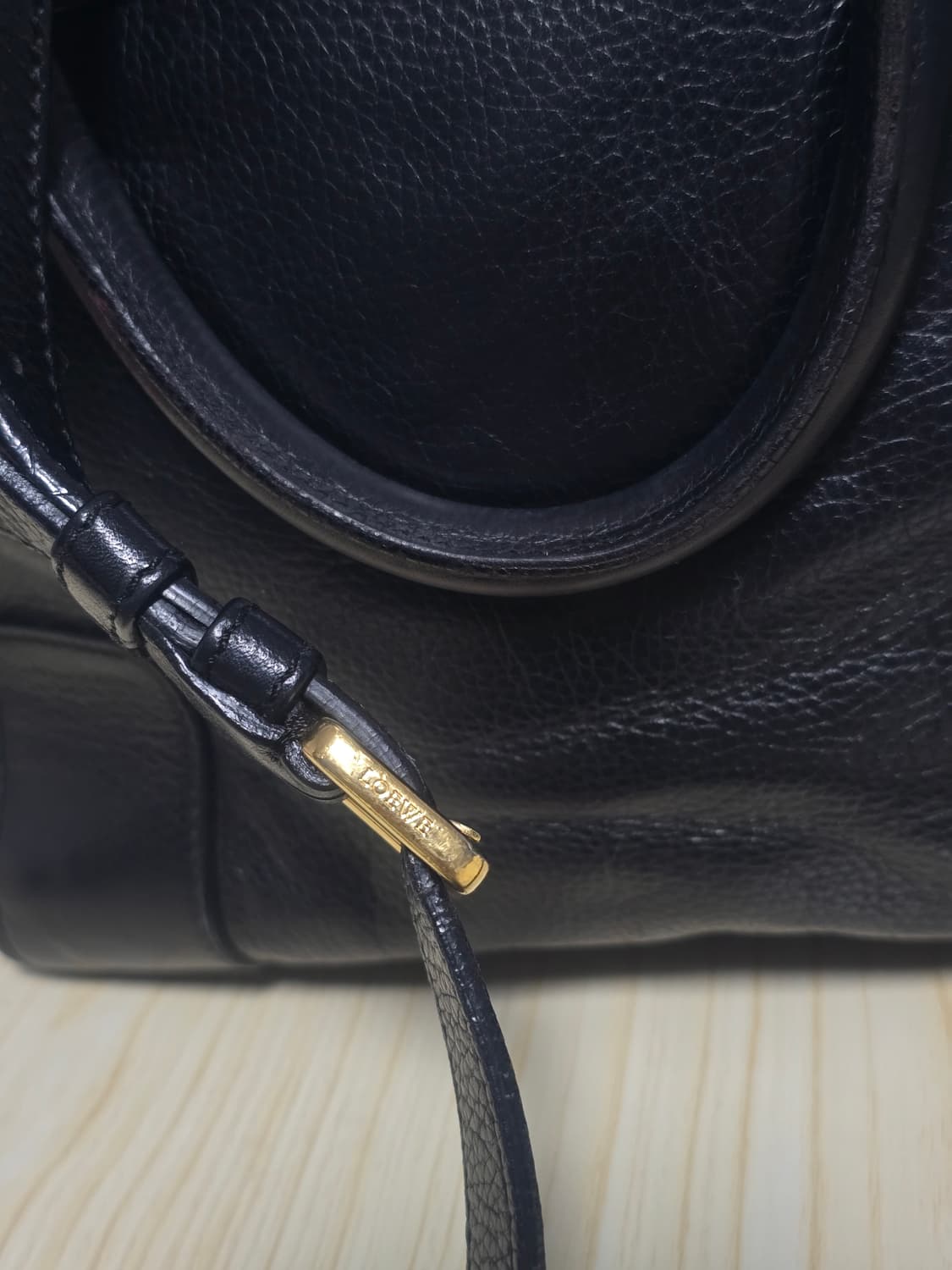 로에베 마드리드 그레인 카프스킨 크루즈백 상품이미지7