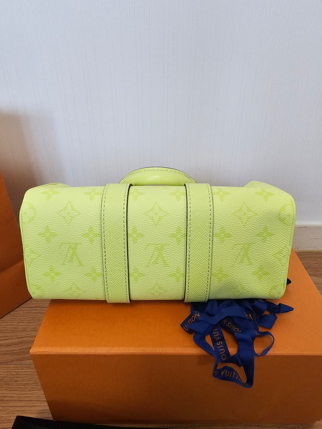 루이비통 타이가 키폴25 반둘리에 레몬형광 신형 26ss 상품이미지6