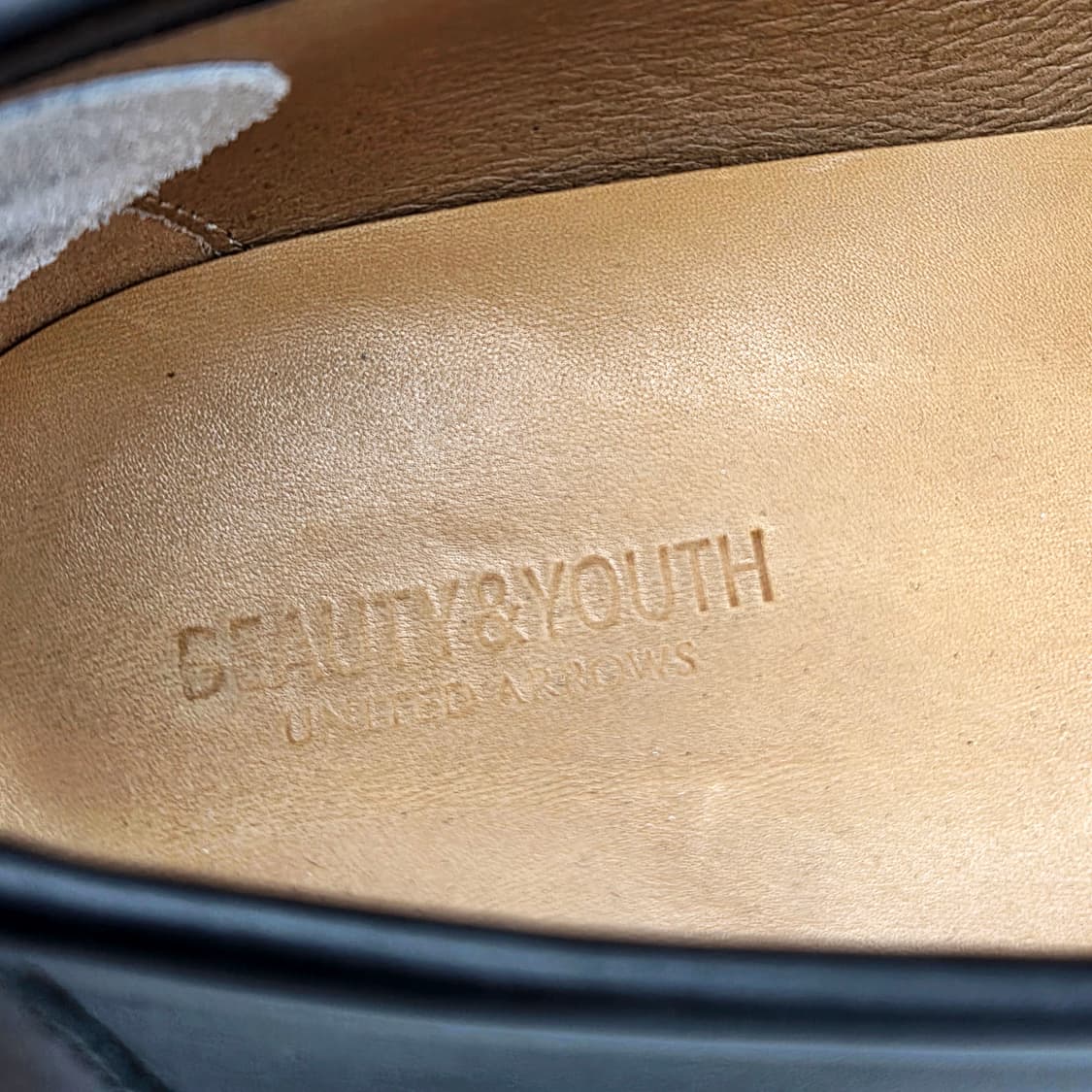  뷰티앤유스 유나이티드 애로우 홀스빗 로퍼 블랙 (275)  상품이미지4