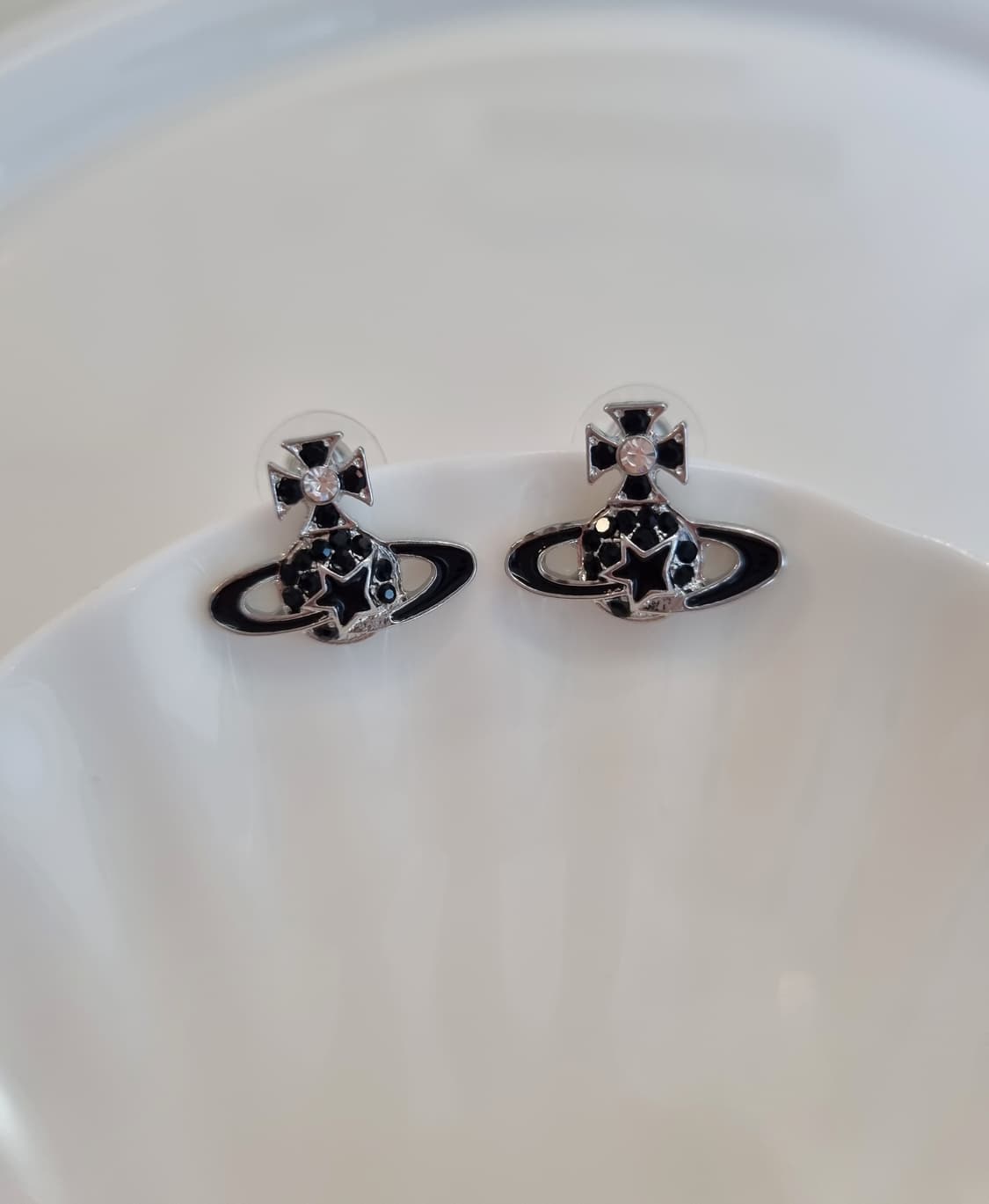 비비안웨스트우드 업사이클링 블랙스타 귀걸이 상품이미지2