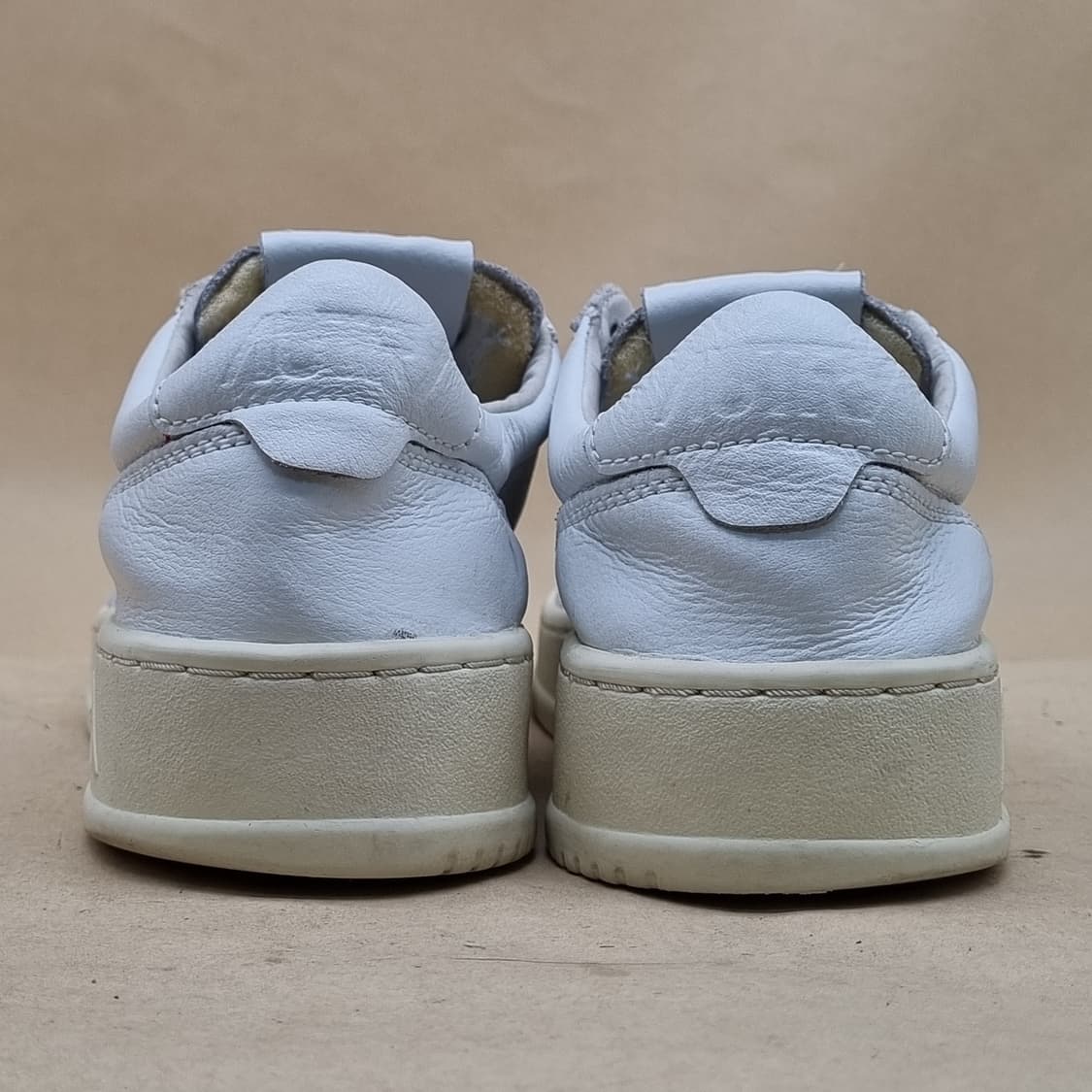 오트리 메달리스트 여성 스니커즈 38 240 상품이미지4