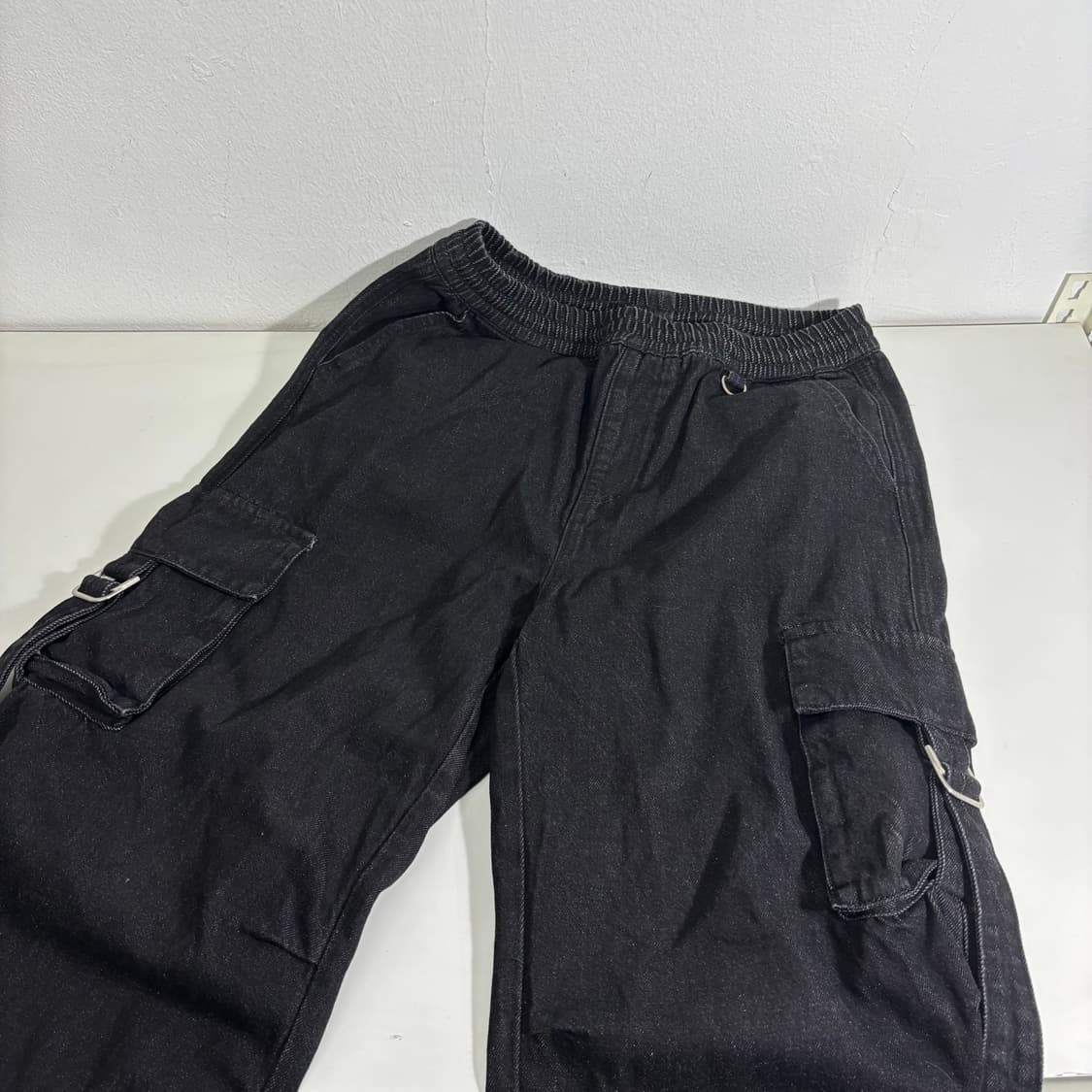 L 빈티지 블랙워시드 스트링 와이드핏 밸크로 카고 데님팬츠 상품이미지1