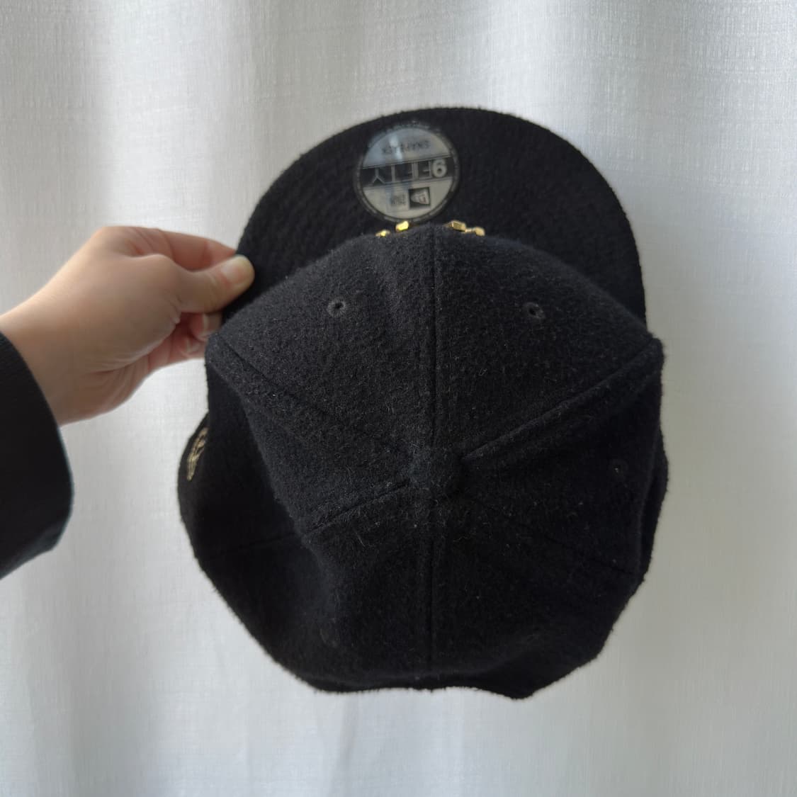 뉴에라 뉴욕 양키스 골드 로고 울혼방 스냅백 블랙 OS 상품이미지4