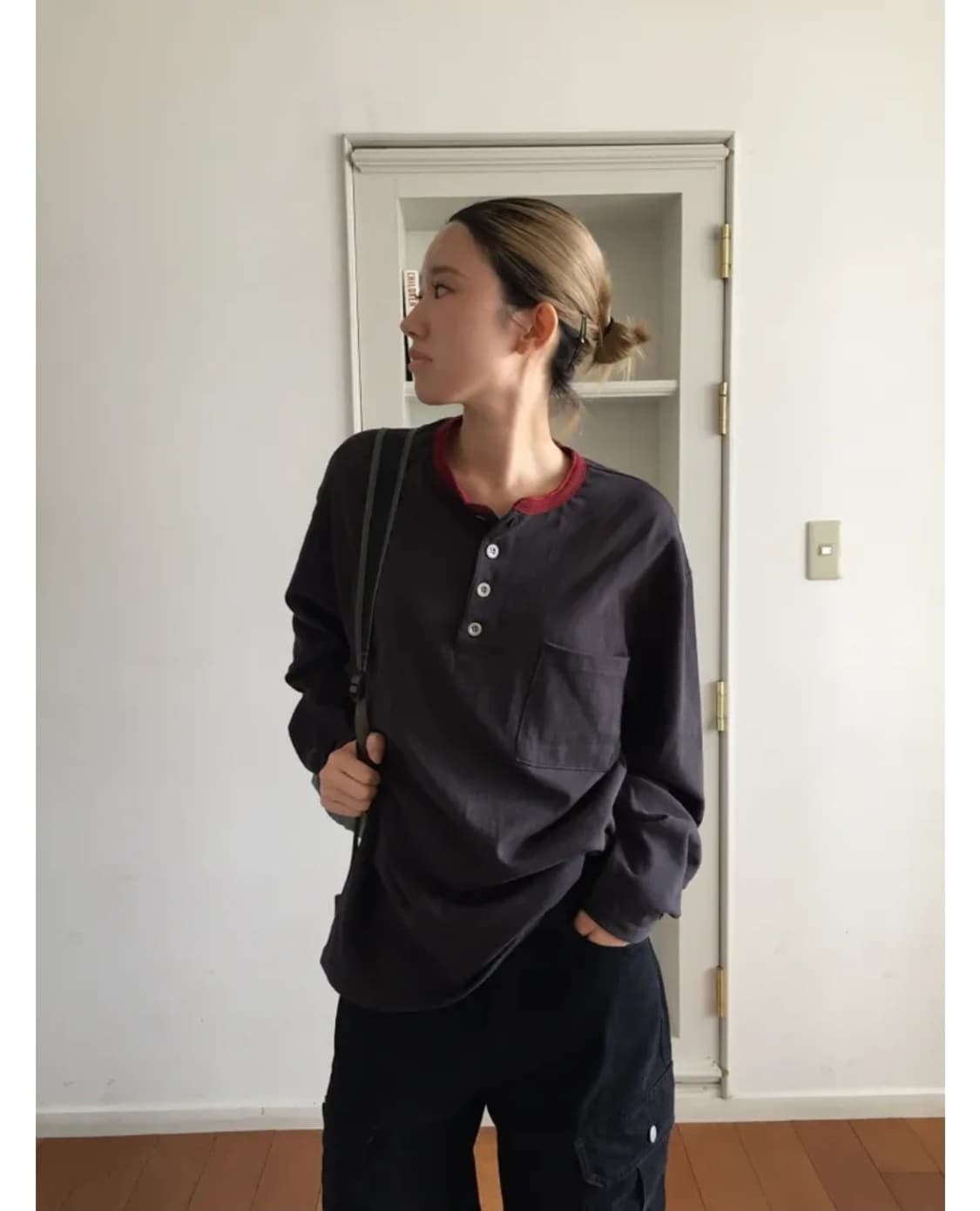 DSTU 베리업 헨리넥 긴팔티 차콜 상품이미지1