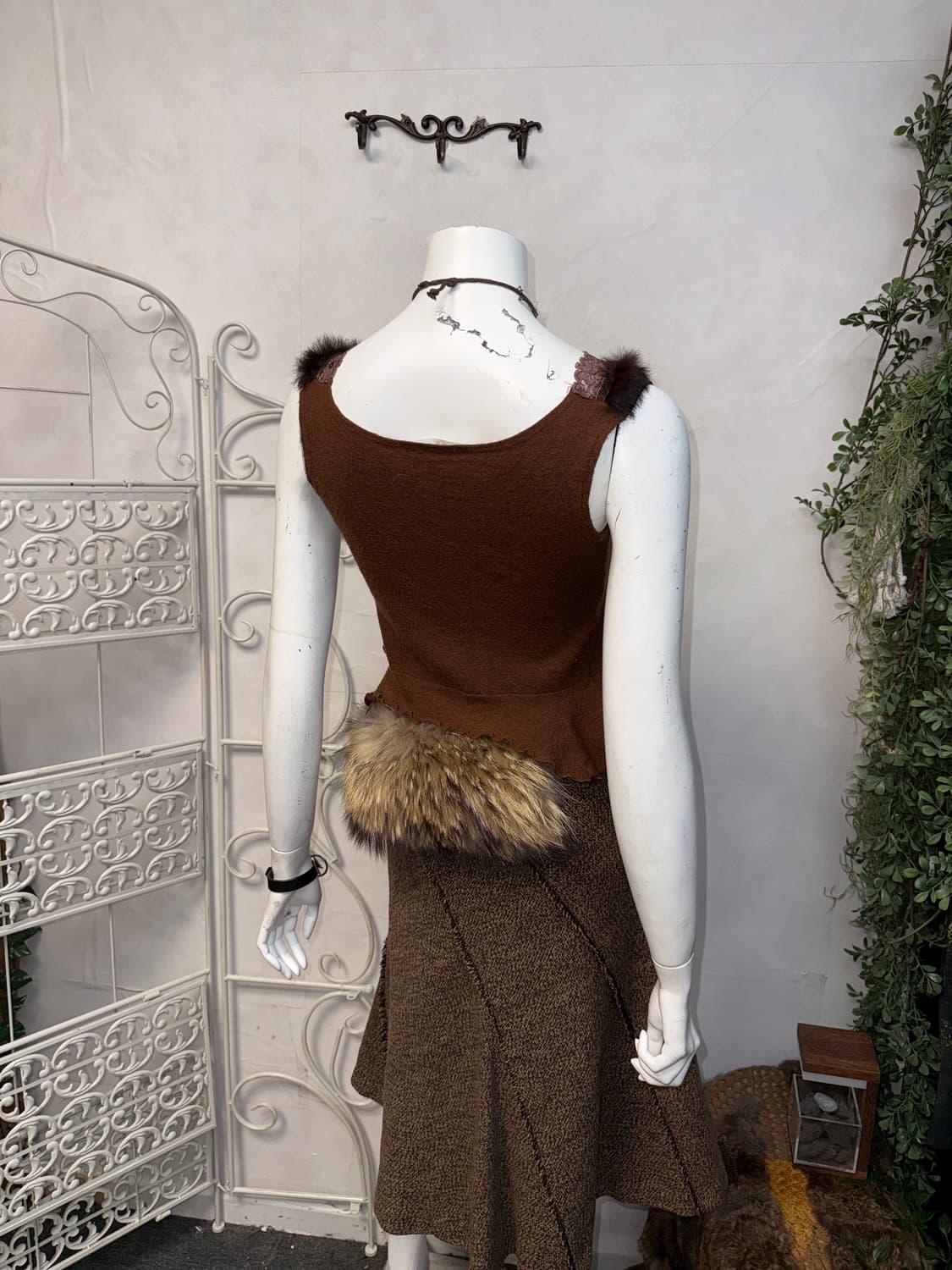 Brown oriental fur trimming wool 슬리브리스 상품이미지5