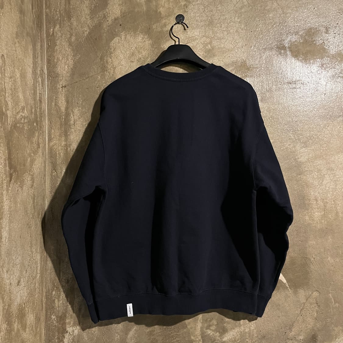 마하그리드 맨투맨 네이비 상품이미지3