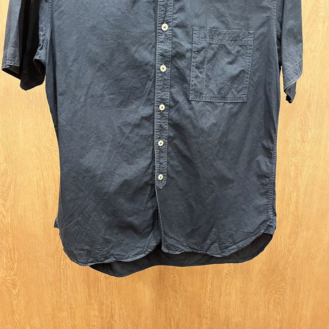 마가렛 호웰 반팔 코튼 셔츠 체스트 싱글 포켓 버튼 클로징 디테일 네이비 상품이미지5