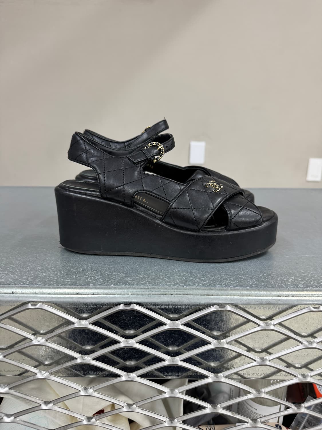 샤넬 CC 로고 샌들 36 상품이미지4