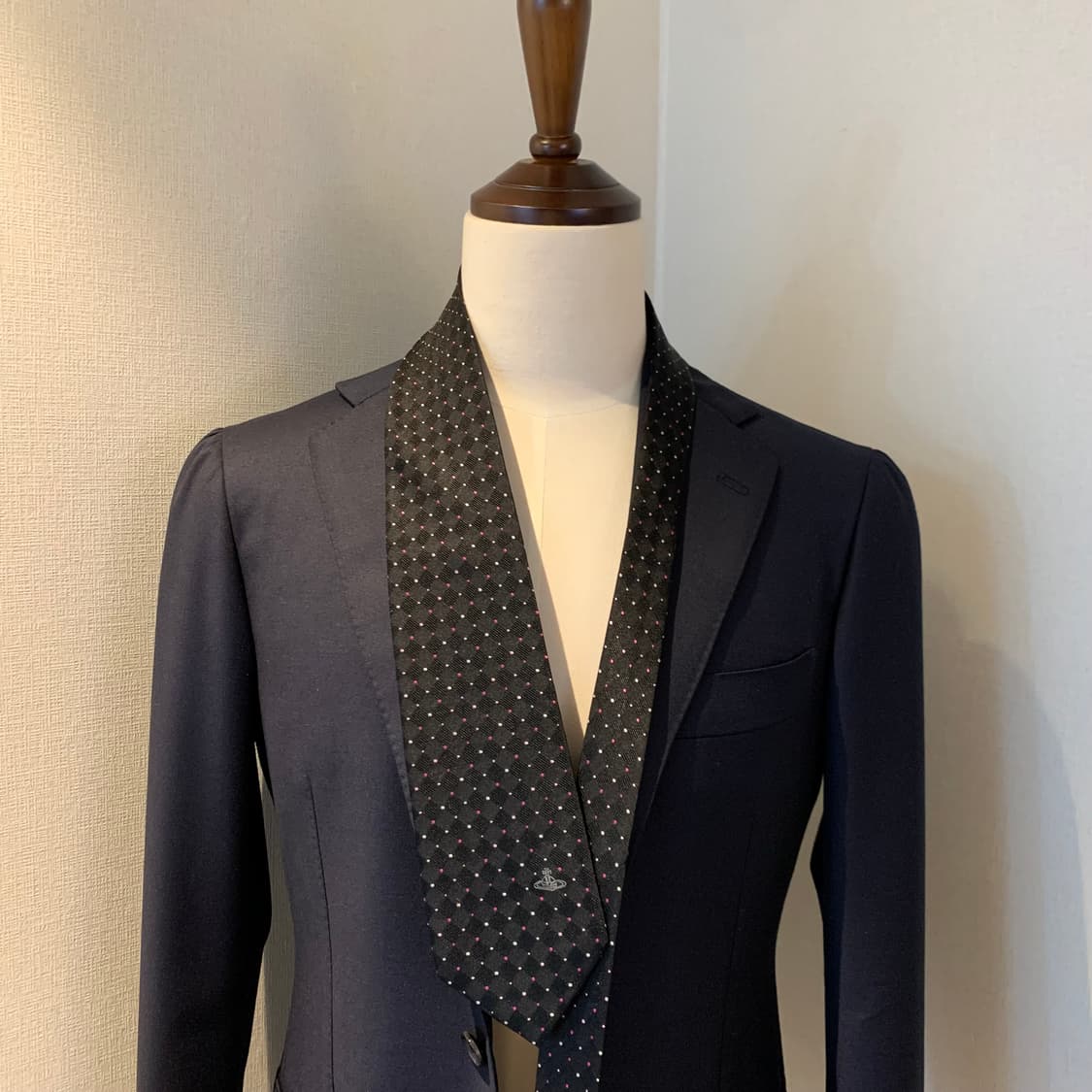 비비안웨스트우드 블랙컬러 도트넥타이 명품 최상급 A+등급 100실크 상품이미지1
