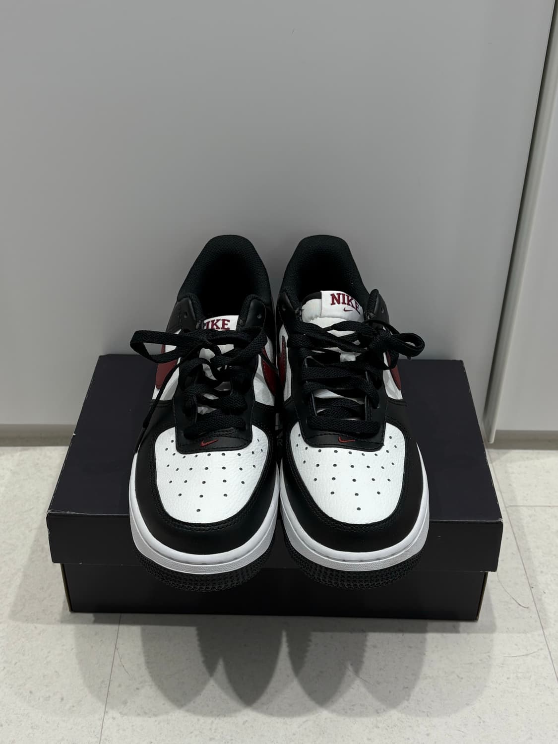 나이키 에어 포스 1 '07 블랙 다크 팀 레드 상품이미지4