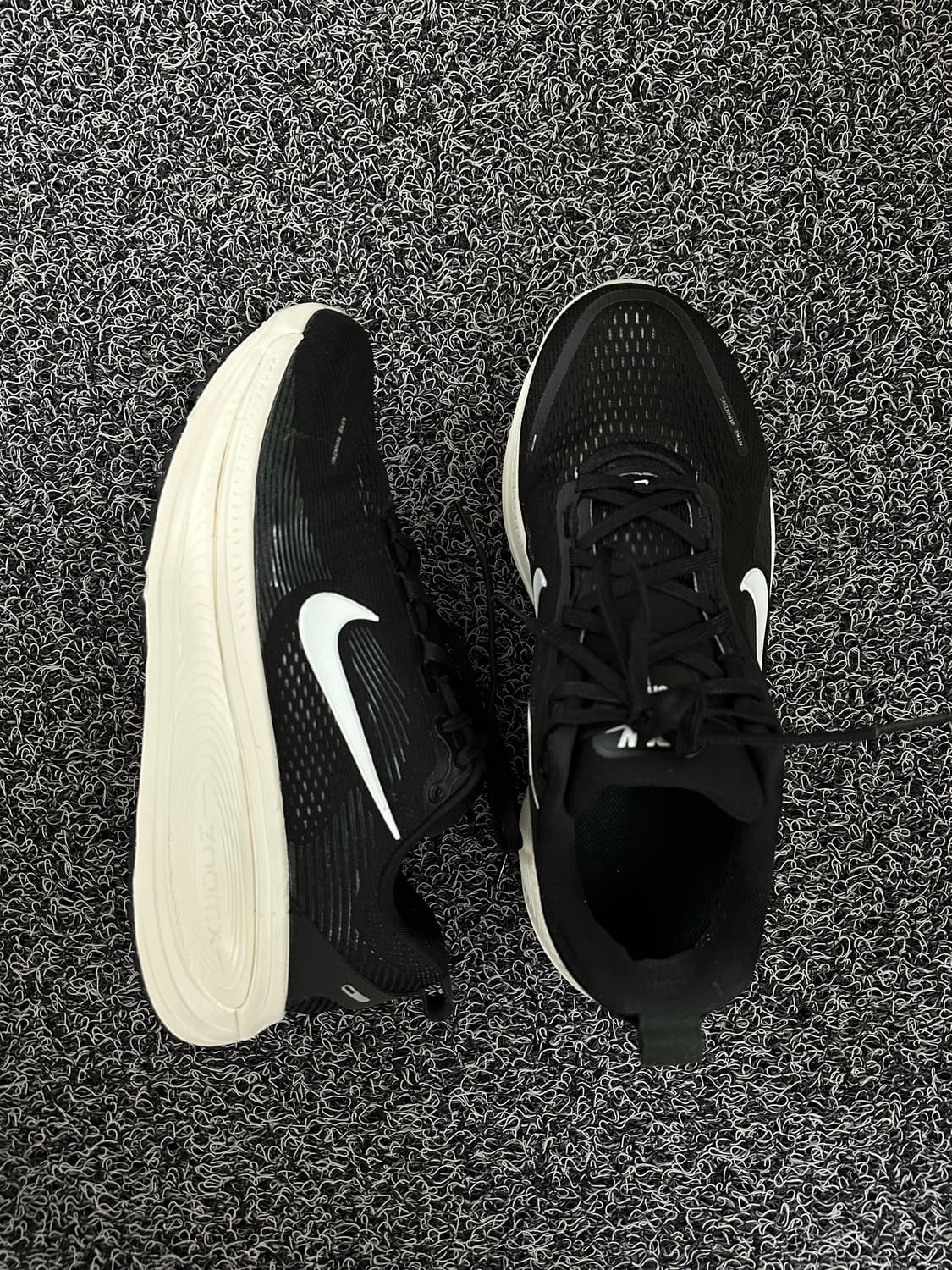 나이키 보메로 18 블랙 275mm 런닝화 상품이미지4