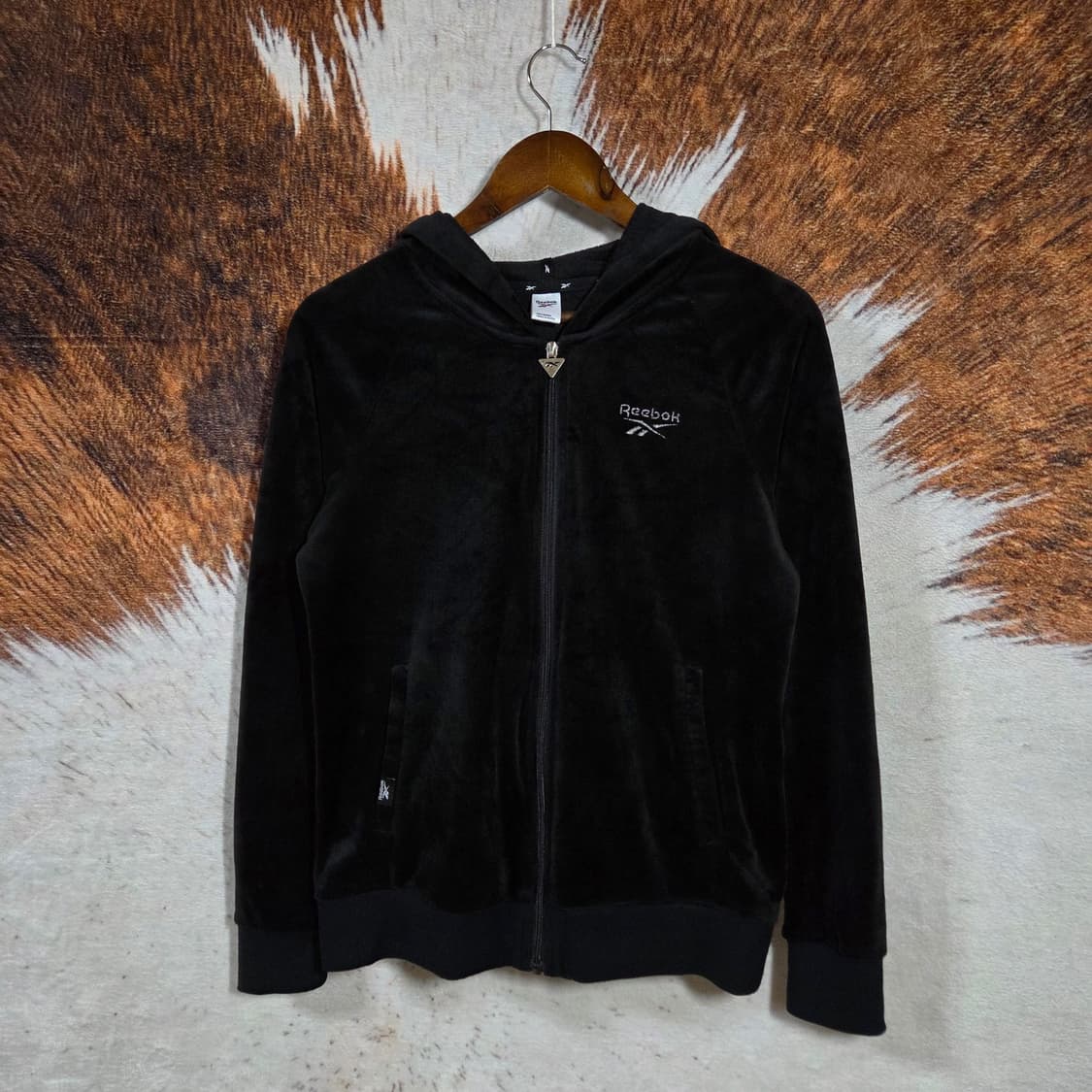 리복 벨벳 블랙 실버 자수 후드집업 상품이미지1