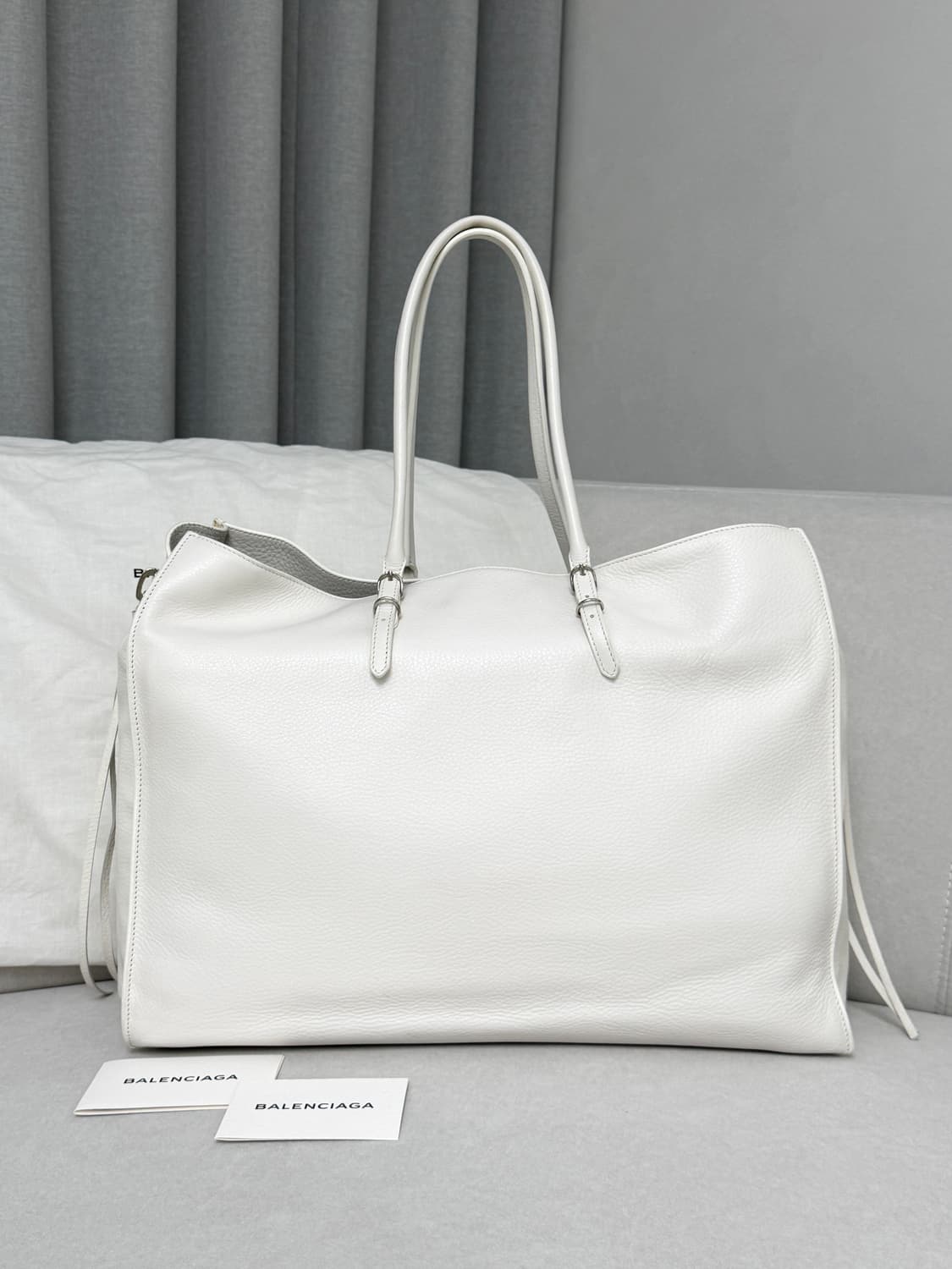 발렌시아가 파피에르 A4 짚 어라운드 쇼퍼백 상품이미지5