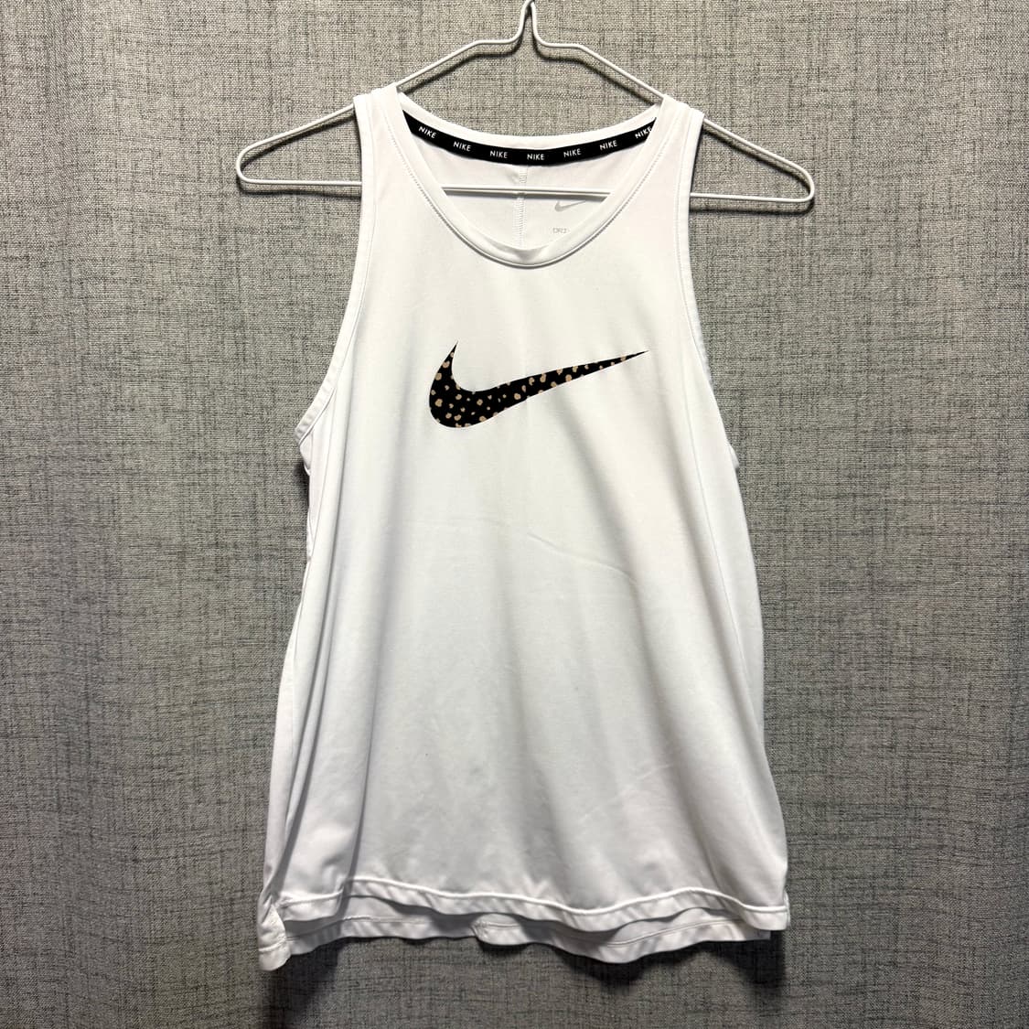 나이키 드라이핏 민소매 탱크탑 스우시 패턴  상품이미지1