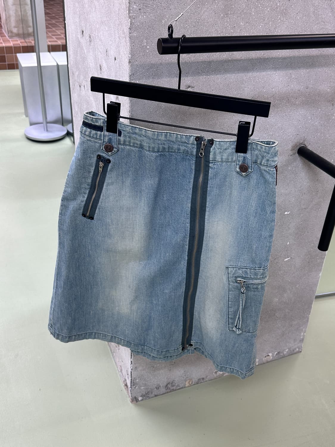 light denim side zip midi skirt 상품이미지1