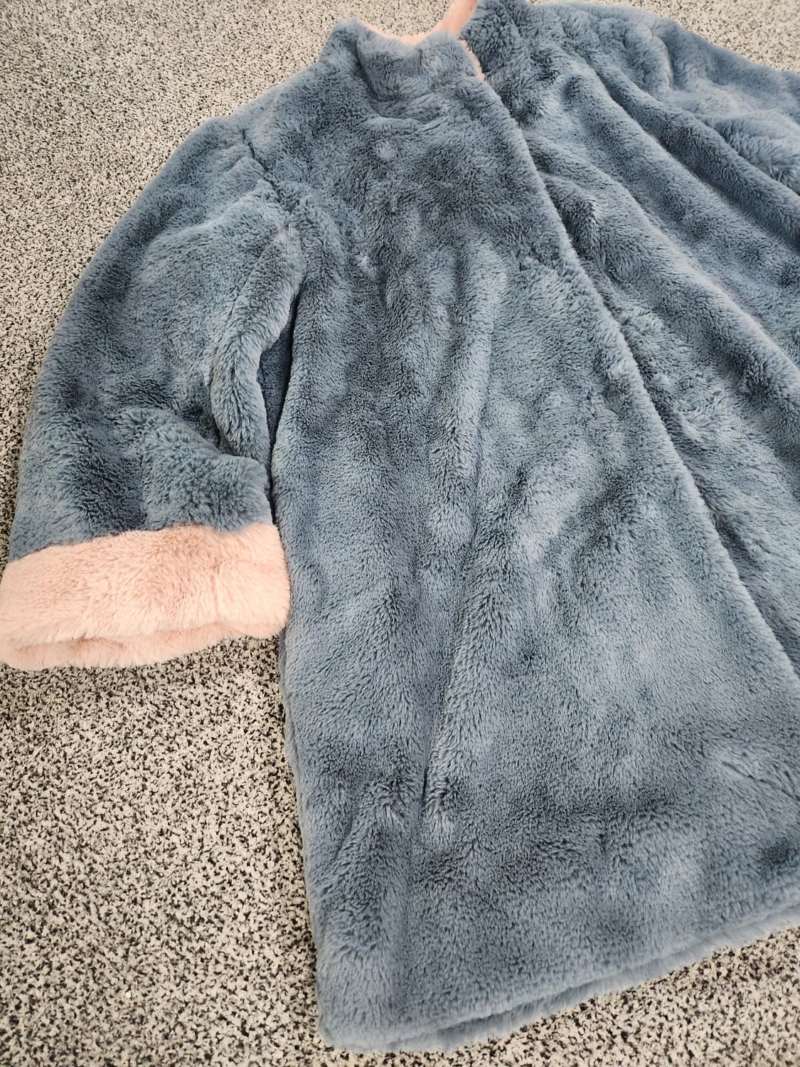 블루 & 핑크 배색 페이크 퍼 코트 상품이미지4